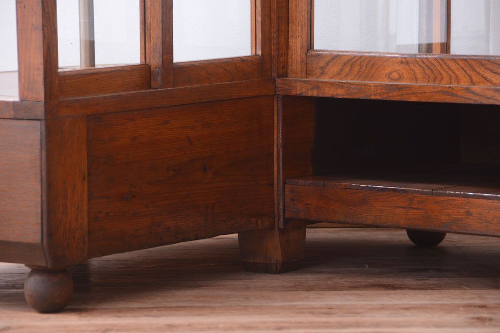 アンティーク家具　和製アンティーク　古いナラ材のR型ガラスショーケース