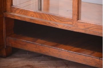 アンティーク家具　和製アンティーク　古いナラ材のR型ガラスショーケース