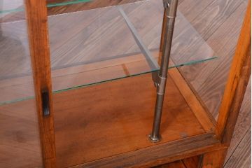 アンティーク家具　和製アンティーク　古いナラ材のR型ガラスショーケース