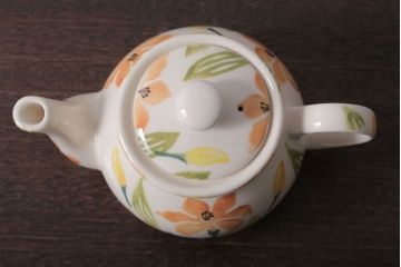 アンティーク雑貨　イギリスビンテージ　WESTFIELD ART POTTERY ポット・カップ&ソーサーなど4点(洋食器)