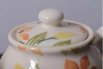 アンティーク雑貨　イギリスビンテージ　WESTFIELD ART POTTERY ポット・カップ&ソーサーなど4点(洋食器)