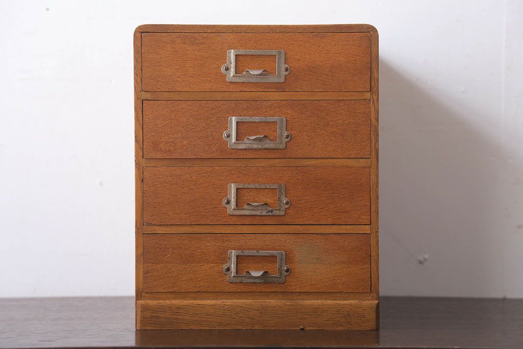レトロ家具　昭和レトロ　ネームプレート取っ手付き!ナラ材の4杯小引き出し