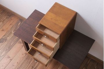 レトロ家具　昭和レトロ　ネームプレート取っ手付き!ナラ材の4杯小引き出し
