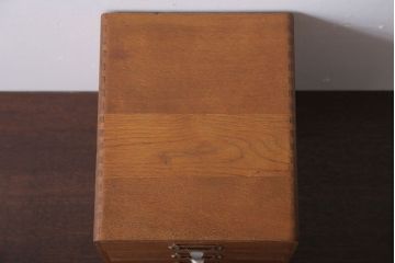 レトロ家具　昭和レトロ　ネームプレート取っ手付き!ナラ材の4杯小引き出し