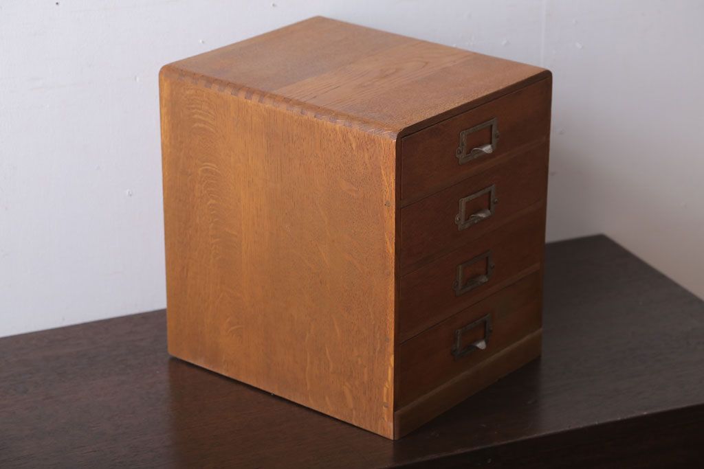 レトロ家具　昭和レトロ　ネームプレート取っ手付き!ナラ材の4杯小引き出し