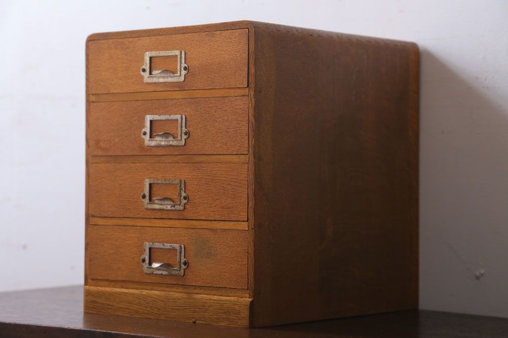 レトロ家具　昭和レトロ　ネームプレート取っ手付き!ナラ材の4杯小引き出し