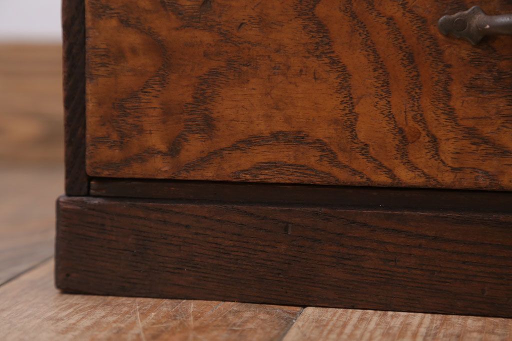 アンティーク家具　和製アンティーク　古い木製の小引き出し