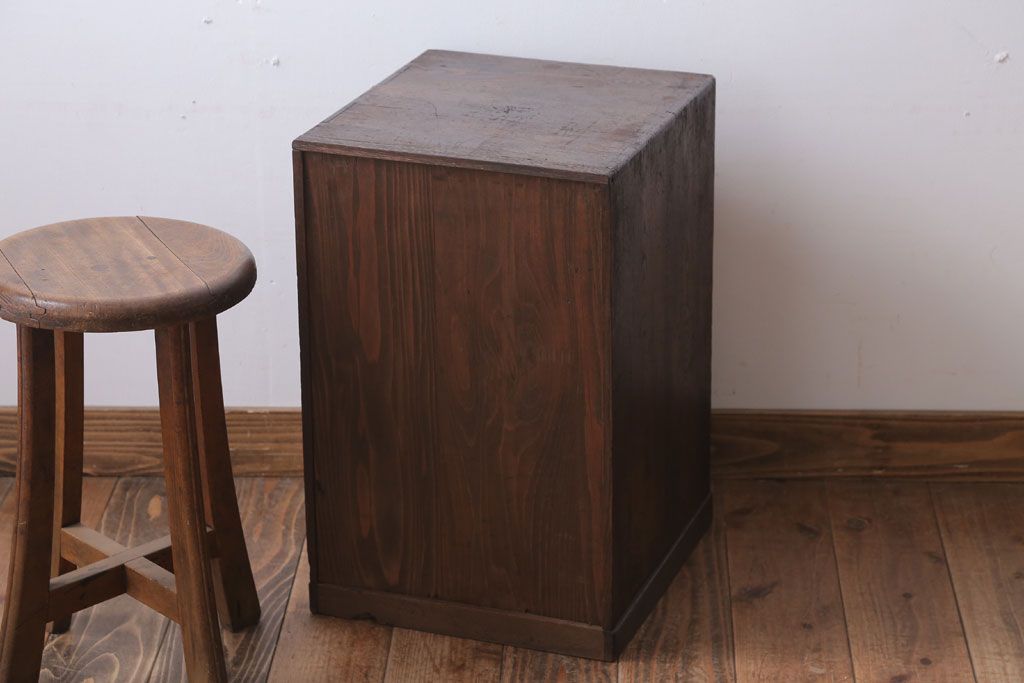 アンティーク家具　和製アンティーク　古い木製の小引き出し