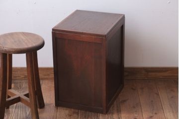 アンティーク家具　和製アンティーク　古い木製のシックな小引き出し