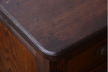 アンティーク家具　アンティーク　古い木製の30杯ドロワー(引き出しサイドボード・薬箪笥)