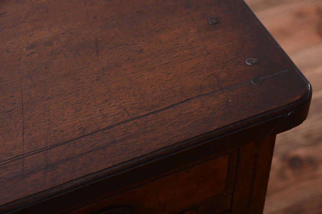 アンティーク家具　アンティーク　古い木製の30杯ドロワー(引き出しサイドボード・薬箪笥)