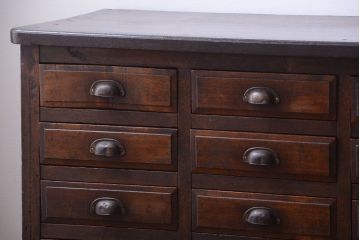 アンティーク家具　アンティーク　古い木製の30杯ドロワー(引き出しサイドボード・薬箪笥)