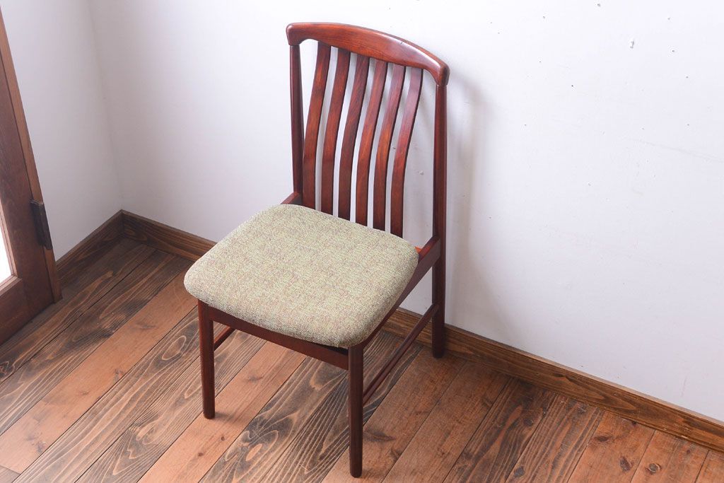 レトロ家具　和製アンティーク　レトロで上品なデザインの古いチェア(2)
