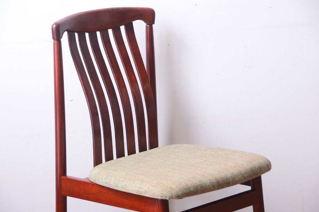 レトロ家具　和製アンティーク　レトロで上品なデザインの古いチェア(2)