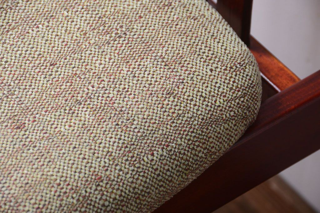 レトロ家具　和製アンティーク　レトロで上品なデザインの古いチェア(2)