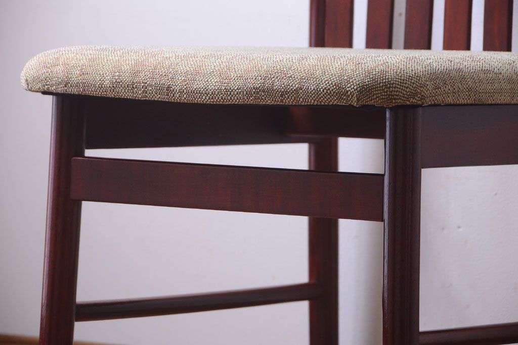 レトロ家具　和製アンティーク　レトロで上品なデザインの古いチェア(2)