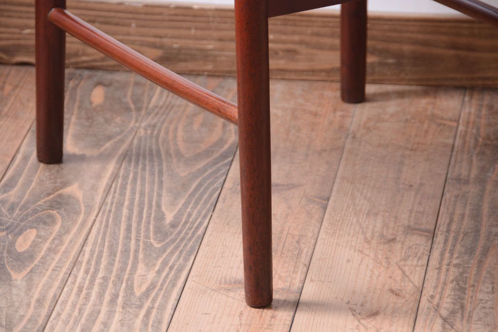レトロ家具　和製アンティーク　レトロで上品なデザインの古いチェア(2)