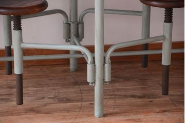 ラフジュ工房オリジナル 8脚格納スツール付き机(テーブル・作業台)