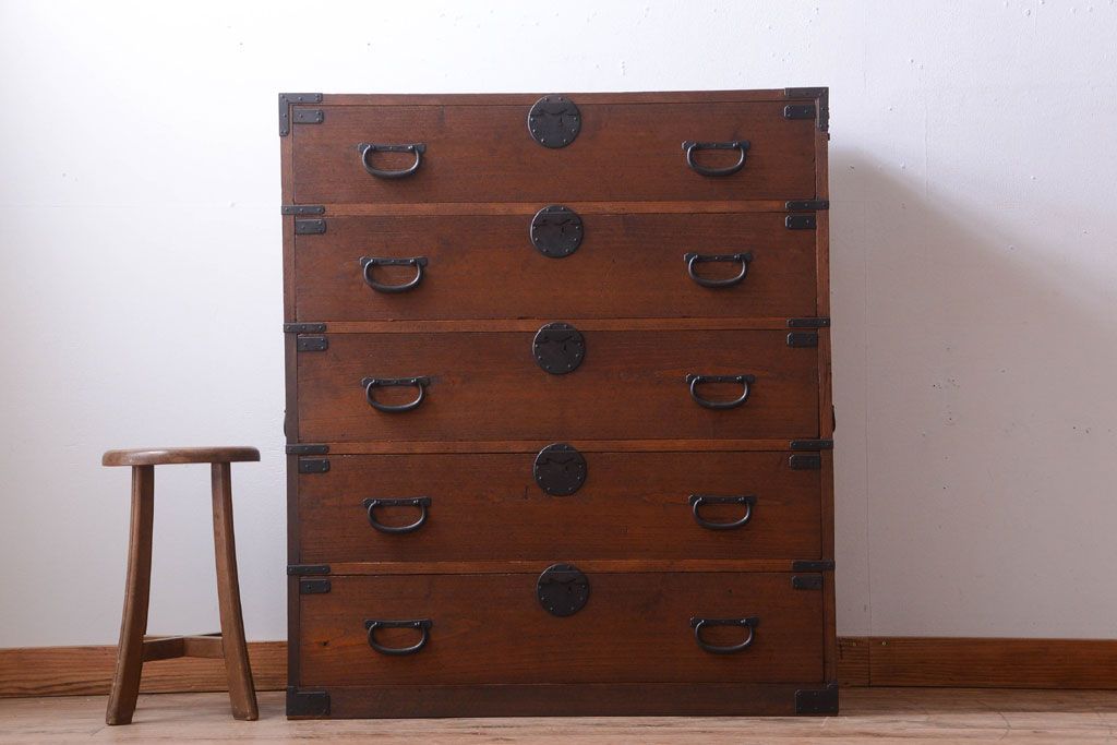 アンティーク家具　古民具・骨董　明治〜大正期　一本物!厚手金具のアンティーク衣装箪笥(1)