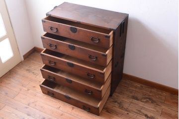 アンティーク家具　古民具・骨董　明治〜大正期　一本物!厚手金具のアンティーク衣装箪笥(1)