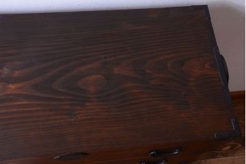 アンティーク家具　古民具・骨董　明治〜大正期　一本物!厚手金具のアンティーク衣装箪笥(1)