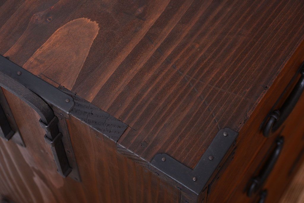 アンティーク家具　古民具・骨董　明治〜大正期　一本物!厚手金具のアンティーク衣装箪笥(1)