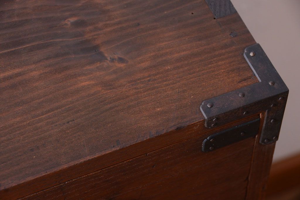 アンティーク家具　古民具・骨董　明治〜大正期　一本物!厚手金具のアンティーク衣装箪笥(1)