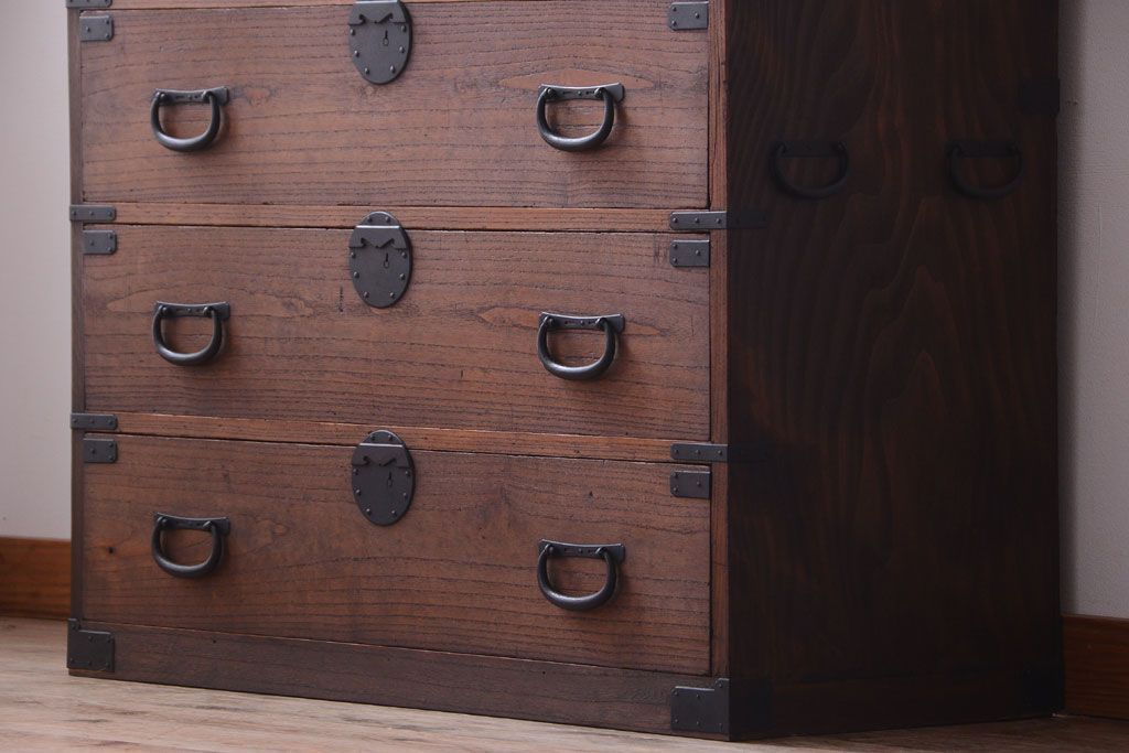 アンティーク家具　古民具・骨董　明治〜大正期　一本物!厚手金具のアンティーク衣装箪笥(1)