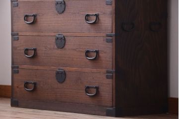 アンティーク家具　古民具・骨董　明治〜大正期　一本物!厚手金具のアンティーク衣装箪笥(1)