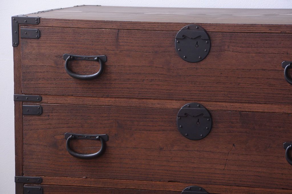 アンティーク家具　古民具・骨董　明治〜大正期　一本物!厚手金具のアンティーク衣装箪笥(1)