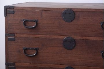 アンティーク家具　古民具・骨董　明治〜大正期　一本物!厚手金具のアンティーク衣装箪笥(1)