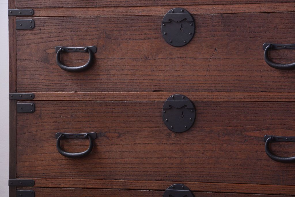 アンティーク家具　古民具・骨董　明治〜大正期　一本物!厚手金具のアンティーク衣装箪笥(1)