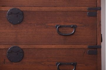 アンティーク家具　古民具・骨董　明治〜大正期　一本物!厚手金具のアンティーク衣装箪笥(1)