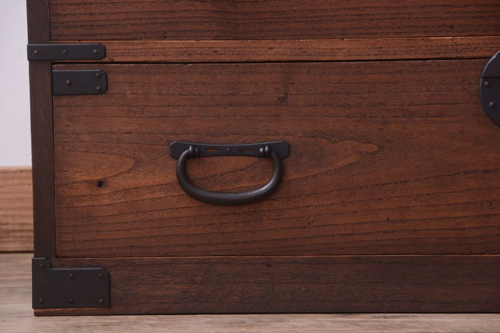 アンティーク家具　古民具・骨董　明治〜大正期　一本物!厚手金具のアンティーク衣装箪笥(1)