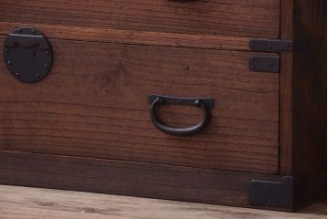 アンティーク家具　古民具・骨董　明治〜大正期　一本物!厚手金具のアンティーク衣装箪笥(1)