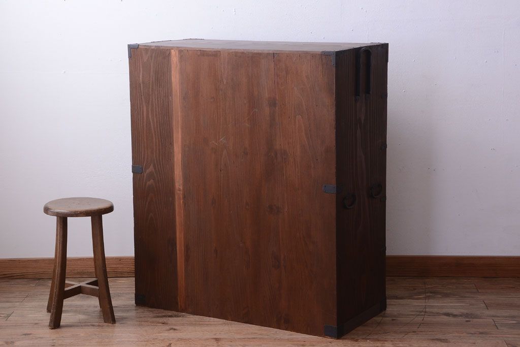 アンティーク家具　古民具・骨董　明治〜大正期　一本物!厚手金具のアンティーク衣装箪笥(1)