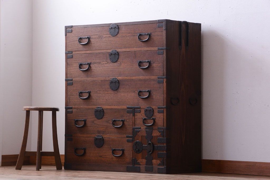 アンティーク家具　古民具・骨董　明治〜大正期　一本物!厚手金具のアンティーク衣装箪笥(2)