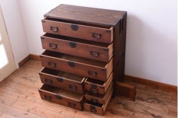 アンティーク家具　古民具・骨董　明治〜大正期　一本物!厚手金具のアンティーク衣装箪笥(2)