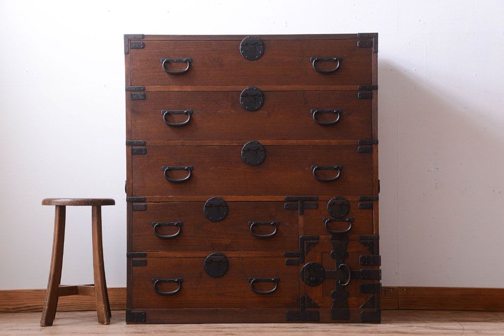 アンティーク家具　古民具・骨董　明治〜大正期　一本物!厚手金具のアンティーク衣装箪笥(2)