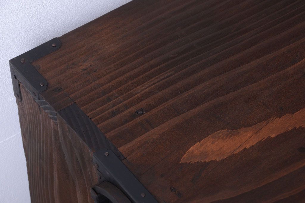 アンティーク家具　古民具・骨董　明治〜大正期　一本物!厚手金具のアンティーク衣装箪笥(2)