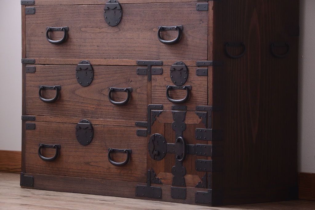 アンティーク家具　古民具・骨董　明治〜大正期　一本物!厚手金具のアンティーク衣装箪笥(2)