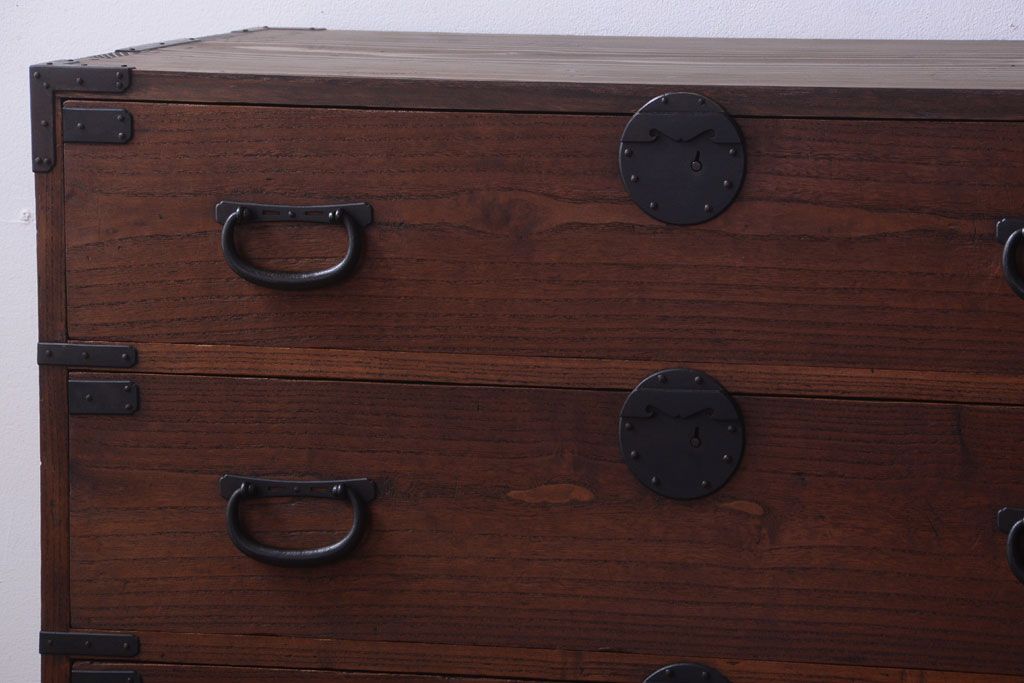 アンティーク家具　古民具・骨董　明治〜大正期　一本物!厚手金具のアンティーク衣装箪笥(2)
