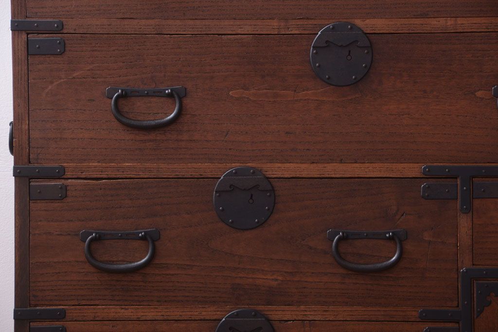 アンティーク家具　古民具・骨董　明治〜大正期　一本物!厚手金具のアンティーク衣装箪笥(2)