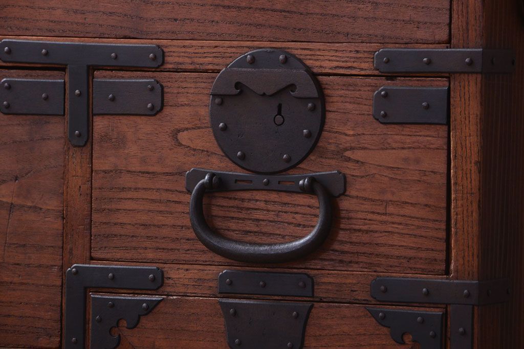 アンティーク家具　古民具・骨董　明治〜大正期　一本物!厚手金具のアンティーク衣装箪笥(2)