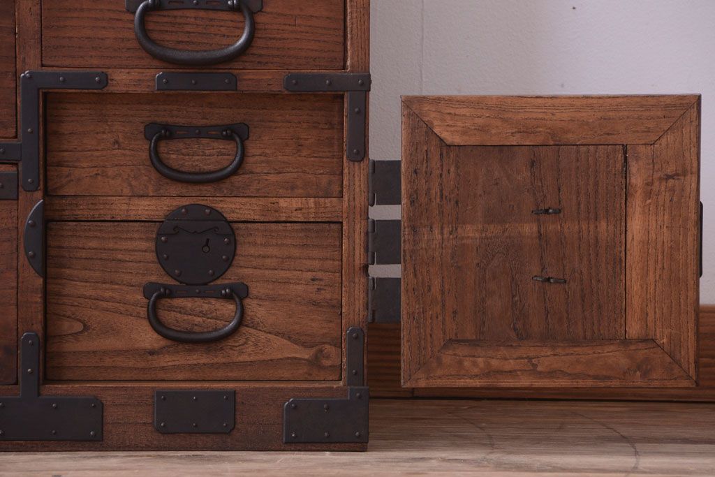 アンティーク家具　古民具・骨董　明治〜大正期　一本物!厚手金具のアンティーク衣装箪笥(2)