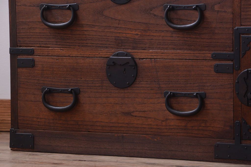 アンティーク家具　古民具・骨董　明治〜大正期　一本物!厚手金具のアンティーク衣装箪笥(2)