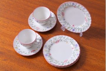 アンティーク雑貨　イギリスビンテージ　JOHNSON BROTHERS(ジョンソン・ブラザーズ)SUMMER CHINTZ(サマーチンツ)シリーズ カップ&ソーサー・皿など6点(洋食器)