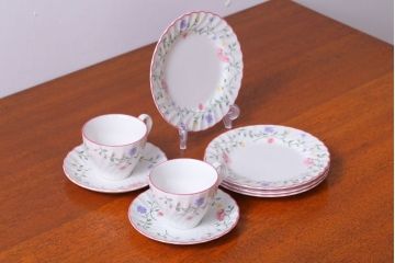 アンティーク雑貨　イギリスビンテージ　JOHNSON BROTHERS(ジョンソン・ブラザーズ)SUMMER CHINTZ(サマーチンツ)シリーズ カップ&ソーサー・皿など6点(洋食器)