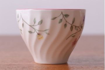 アンティーク雑貨　イギリスビンテージ　JOHNSON BROTHERS(ジョンソン・ブラザーズ)SUMMER CHINTZ(サマーチンツ)シリーズ カップ&ソーサー・皿など6点(洋食器)