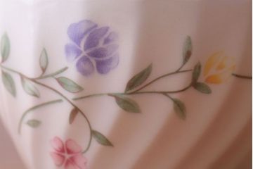 アンティーク雑貨　イギリスビンテージ　JOHNSON BROTHERS(ジョンソン・ブラザーズ)SUMMER CHINTZ(サマーチンツ)シリーズ カップ&ソーサー・皿など6点(洋食器)